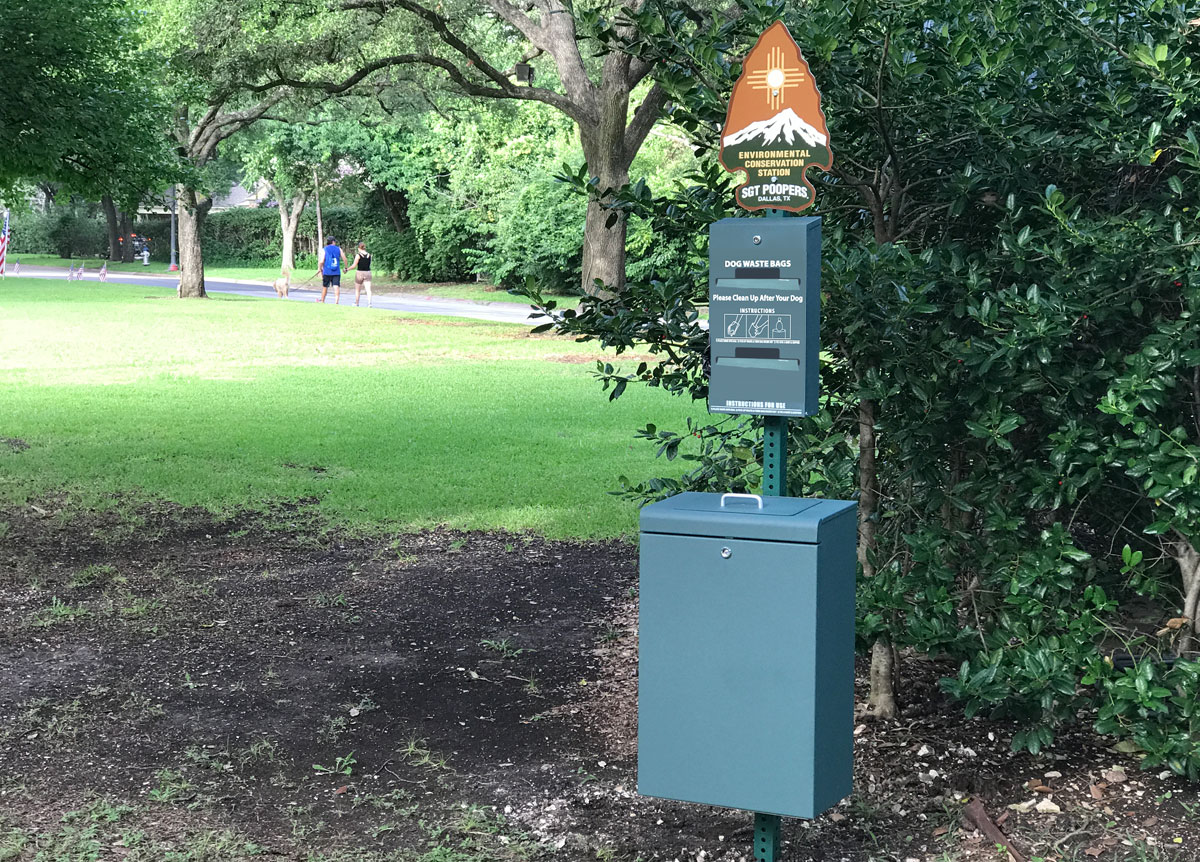 Tie handle bag pet waste station